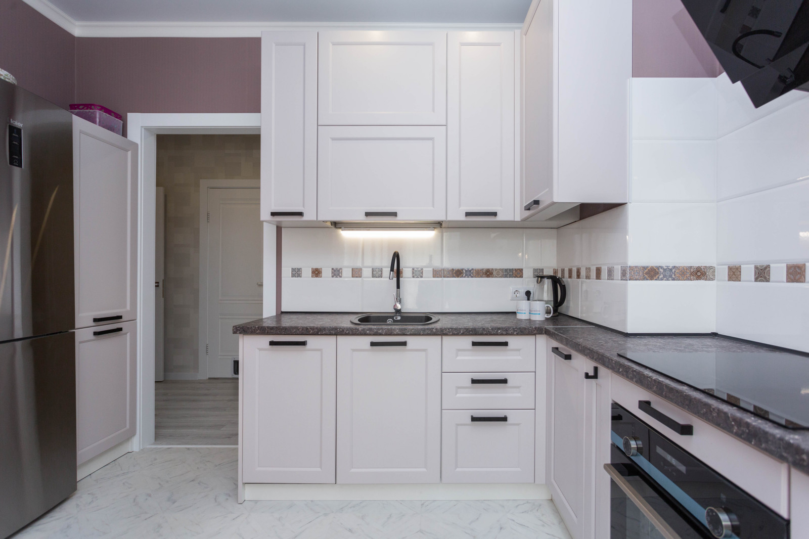 Кухня с котом