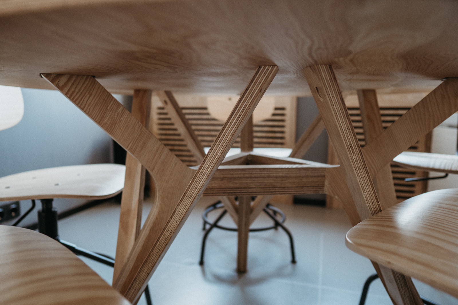 Стол для посетителей