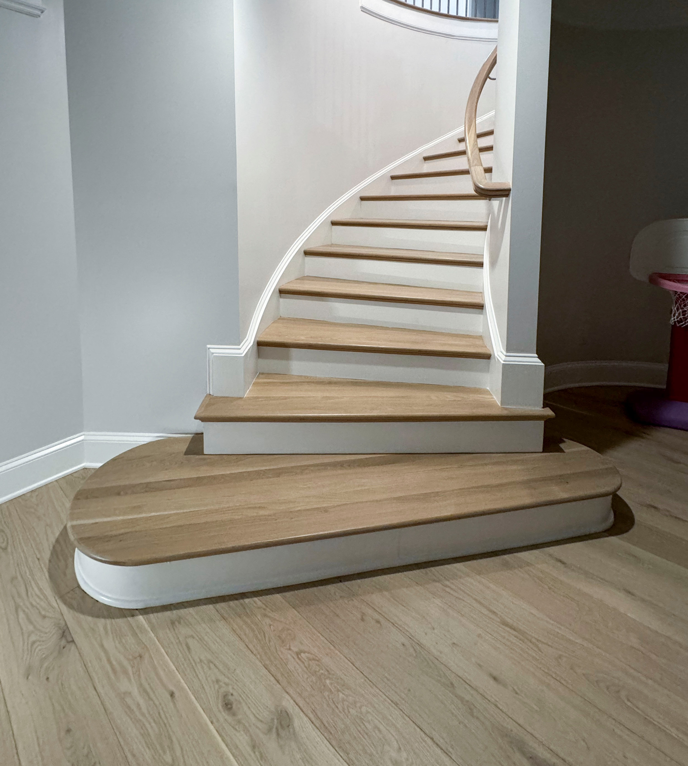 116_Elegant & Eye-catching Curved Staircase, Leesburg VA 20175