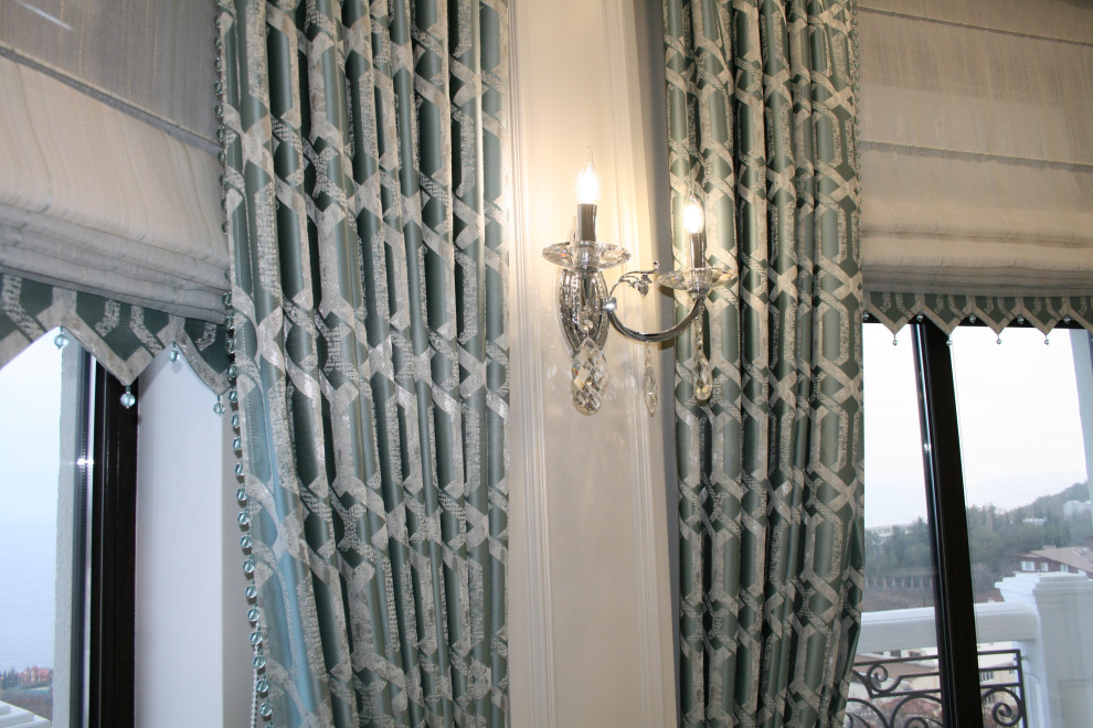 Белая неоклассика с оттенком морской волны