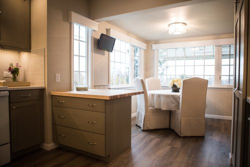 Transitional home design photo in Seattle