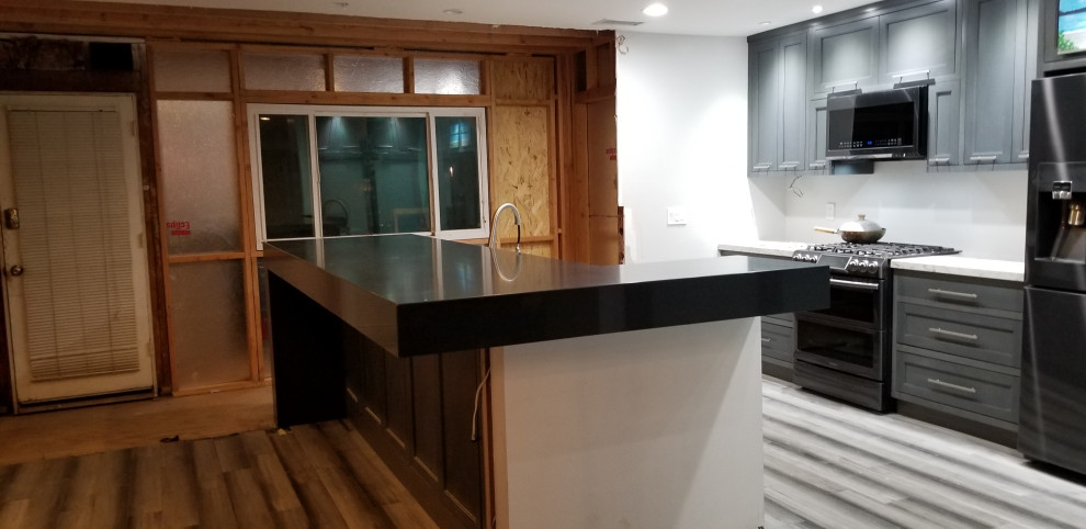 Kitchen - kitchen idea in Orange County