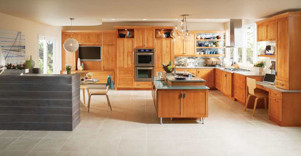 Example of a transitional kitchen design in Chicago