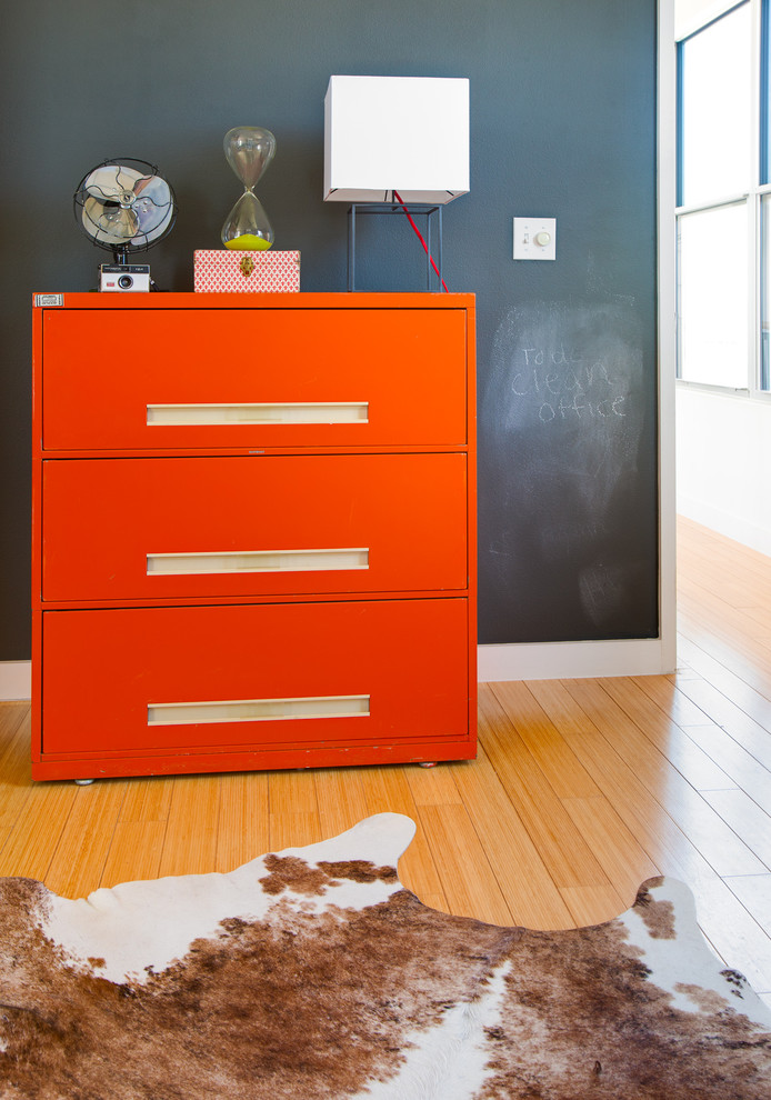 Eclectic home design photo in Austin