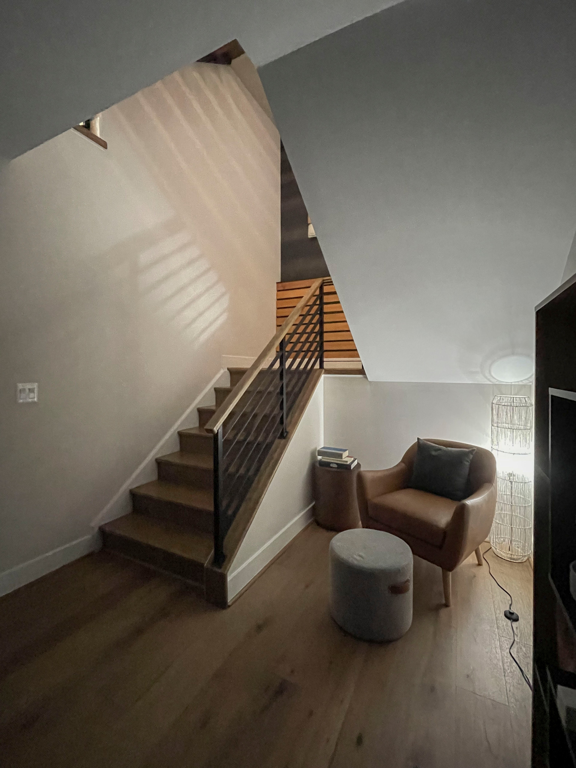 113_Floating Straight- Stringers with No Risers in Contemporary Home, Bethesda M