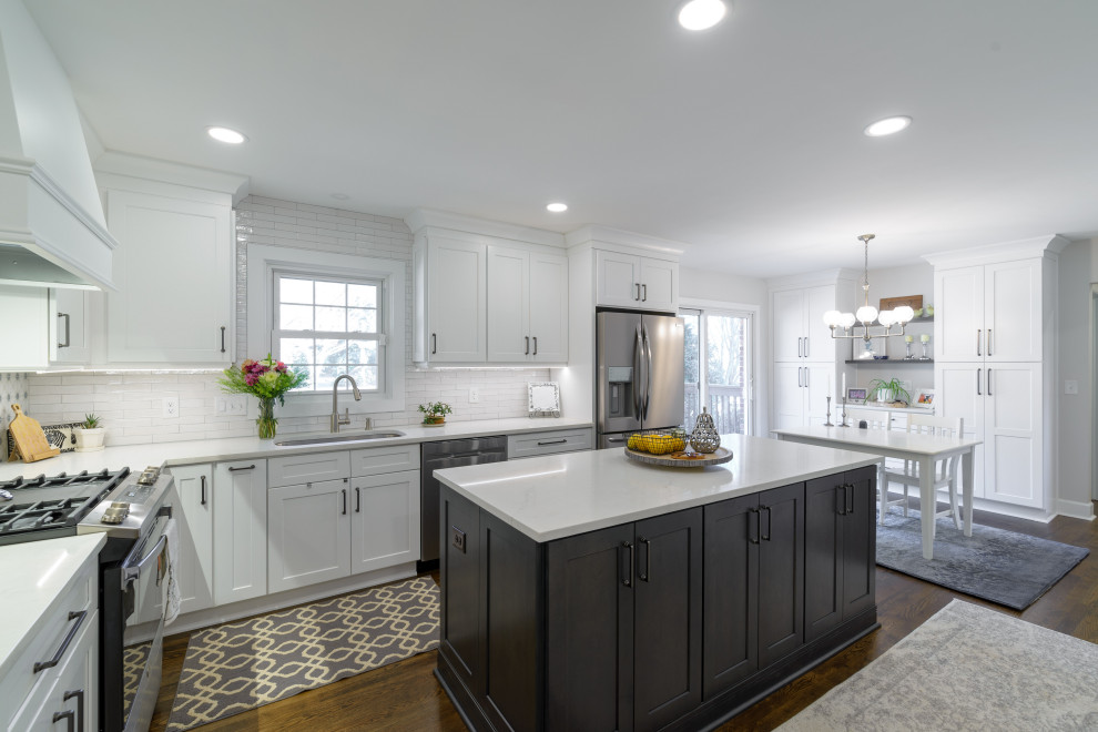 Home design - transitional home design idea in Atlanta