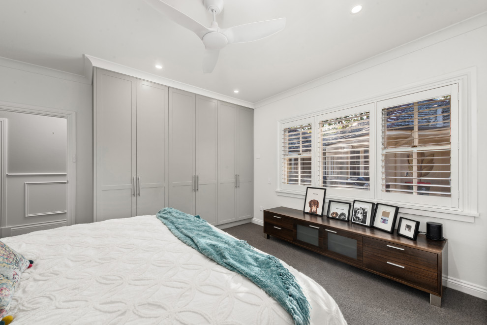 Design ideas for a classic bedroom in Canberra - Queanbeyan.