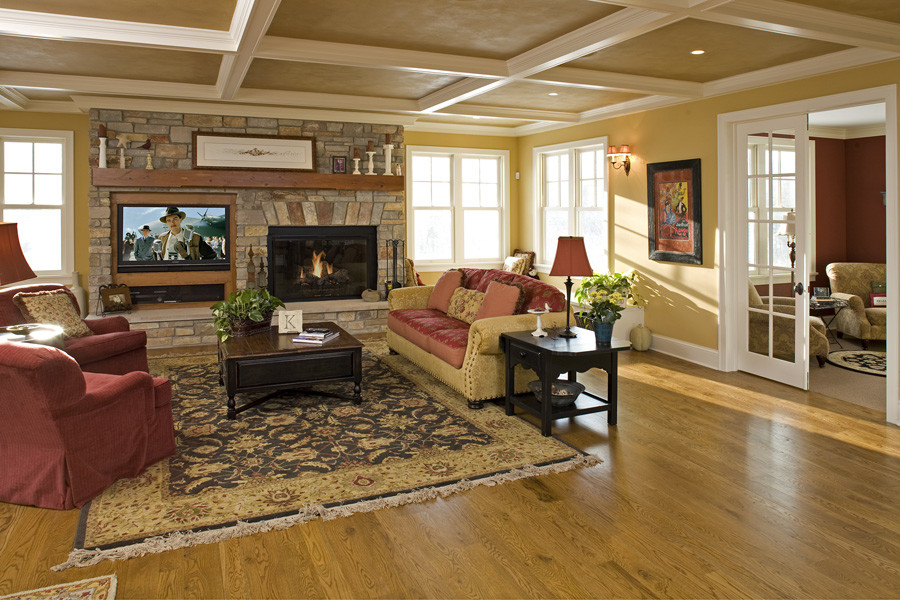 Design ideas for a traditional family room in Minneapolis.