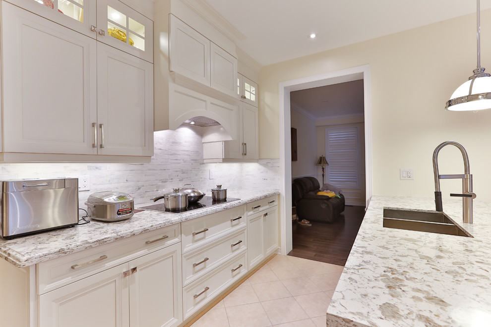 Kitchen - transitional kitchen idea in Toronto