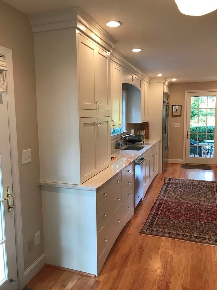 Example of a transitional home design design in DC Metro