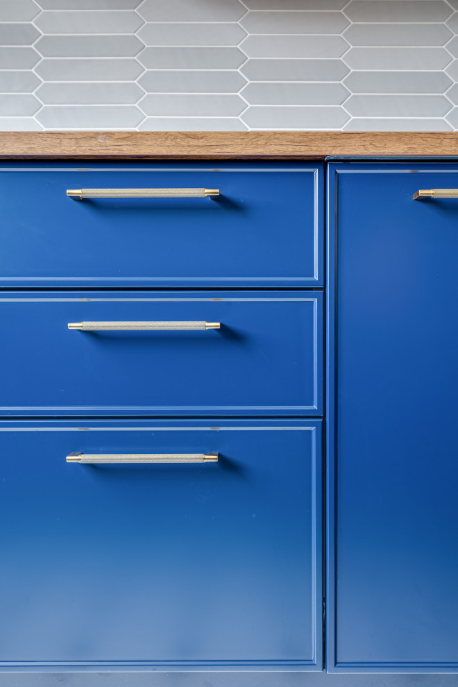 Современная синяя кухня