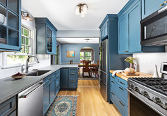 5 Countertops That Look Beautiful in a Dark Blue Kitchen