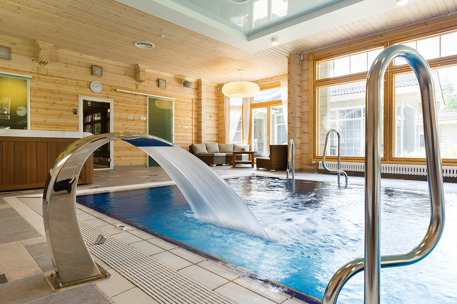 Загородный частный бассейн в поселке Медное озеро