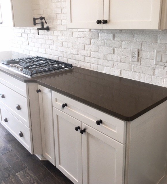 Transitional kitchen photo in Columbus