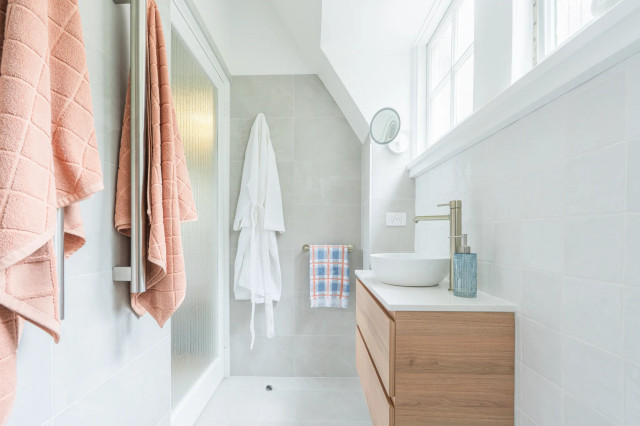 Castlecrag | Tranquil Retreat | Upstairs Bathroom modern-bathroom