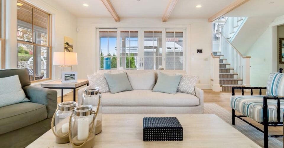 Example of a minimalist home design design in Chicago