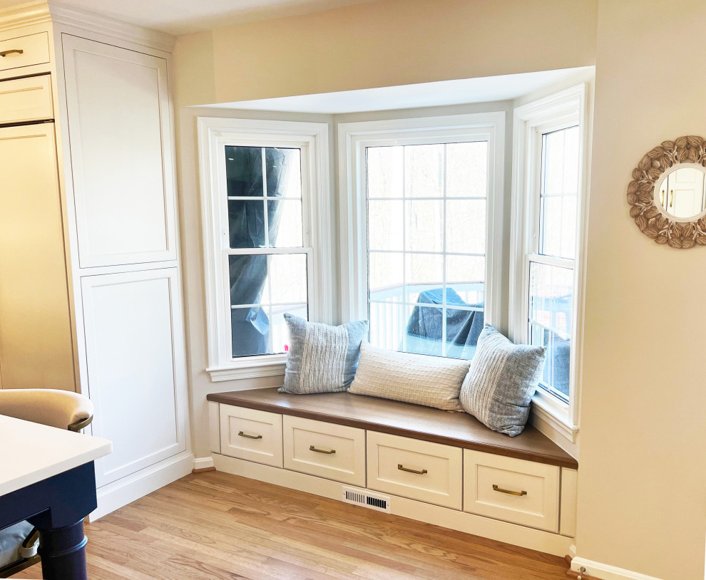 Example of a transitional home design design in DC Metro