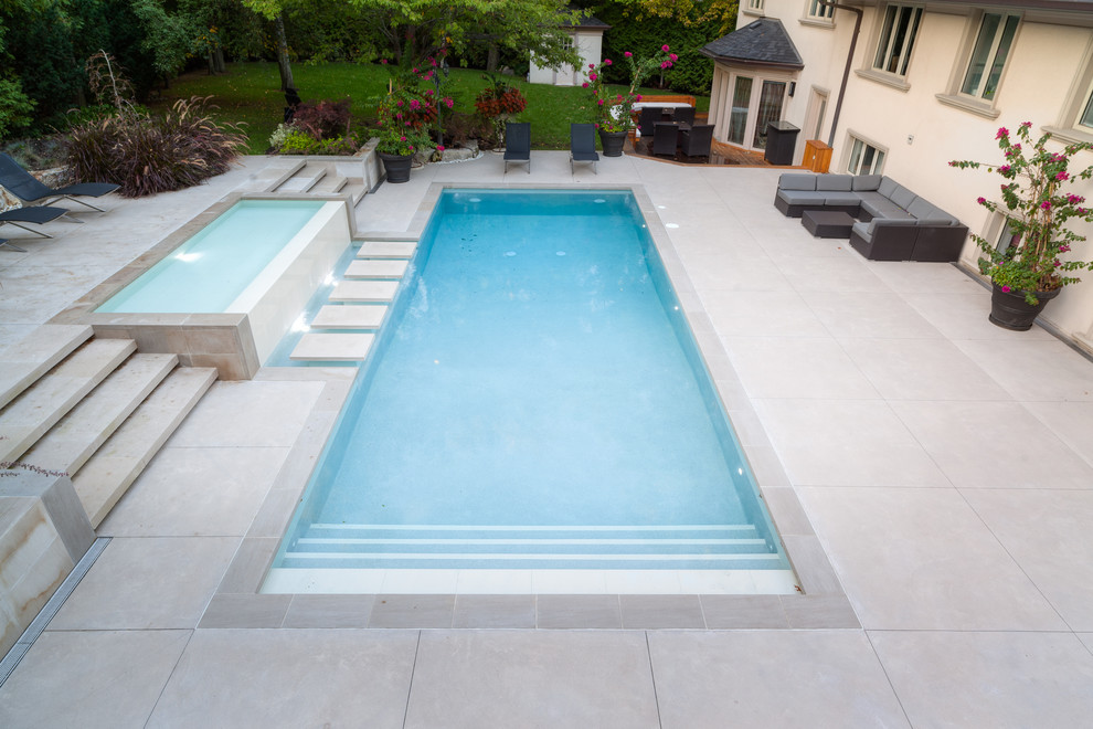 This is an example of a contemporary swimming pool in Toronto.