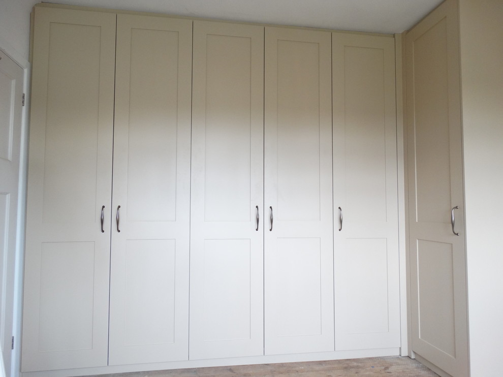 Example of a transitional closet design in London