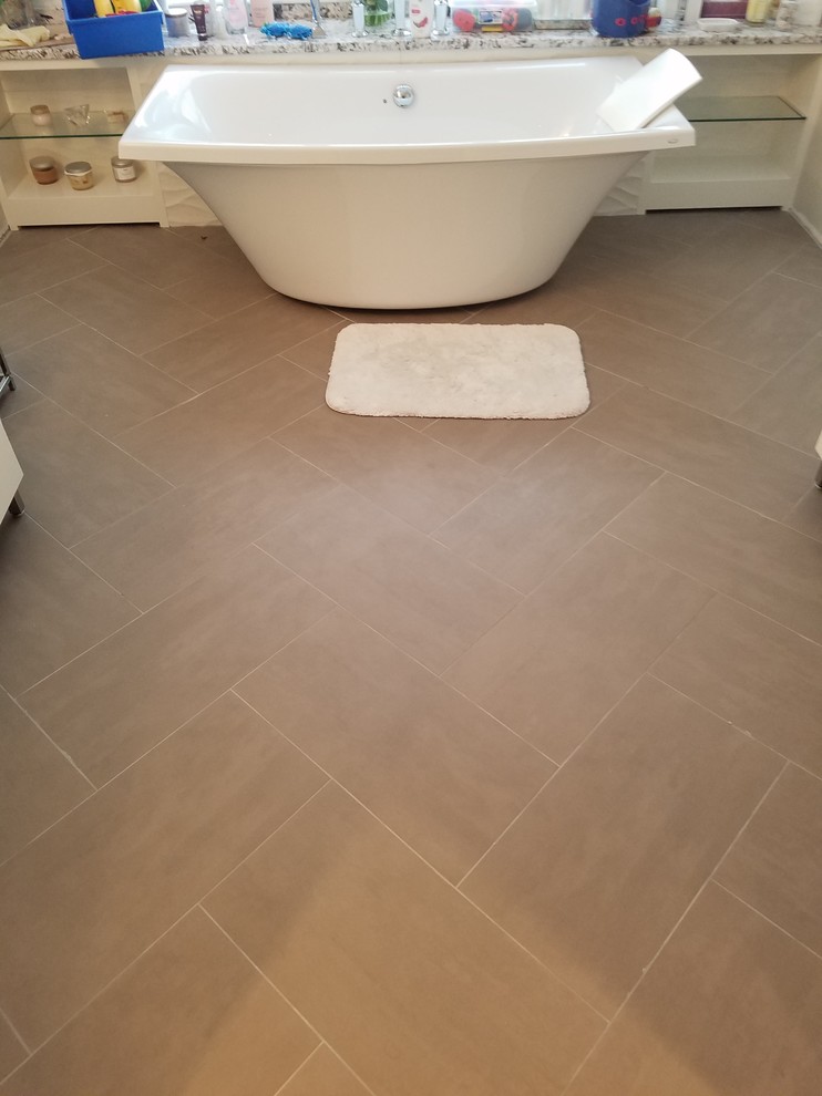 Finished Floor w/Tub