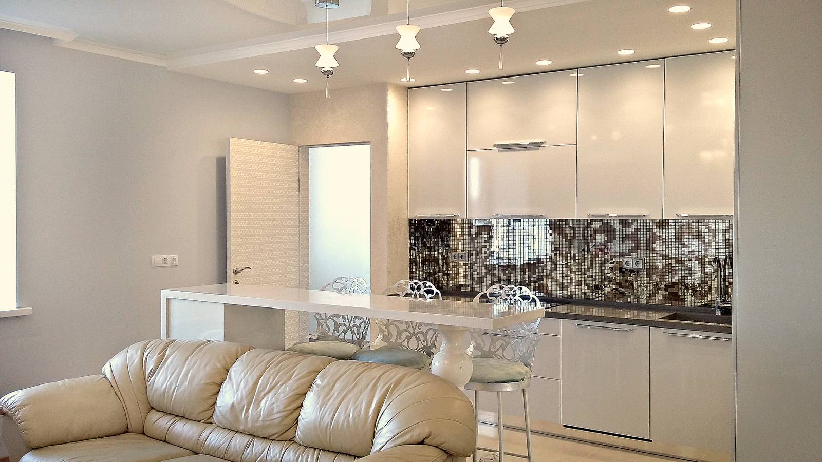 "Гламурные нотки" 3-комнатная квартира-студия