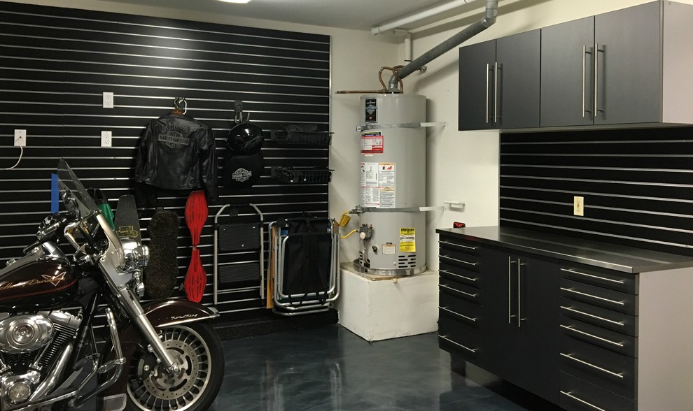 This is an example of a modern garage in Orange County.