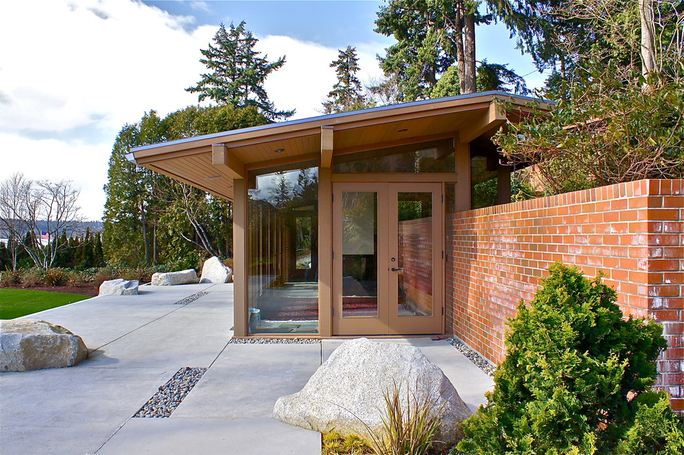 Design ideas for a contemporary one-storey exterior in Seattle.