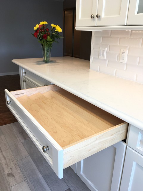 Transitional Kitchen Condo contemporaneo-cucina