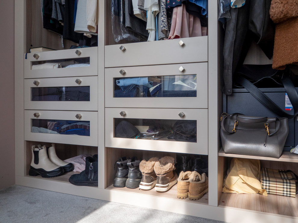 Функциональная гардеробная в современном стиле