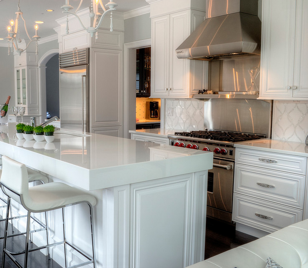 Inspiration for a transitional kitchen remodel in Detroit