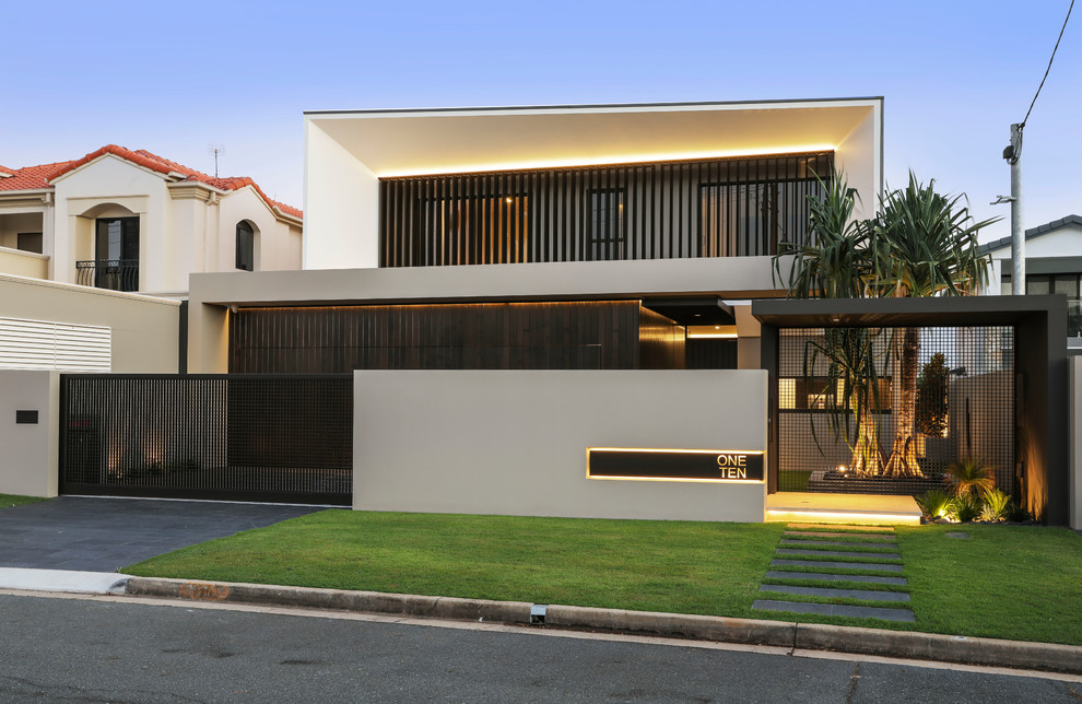 Photo of a contemporary exterior in Gold Coast - Tweed.
