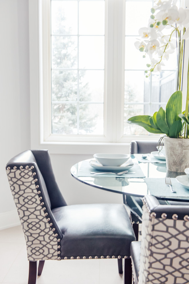 Inspiration for a transitional home design remodel in Toronto