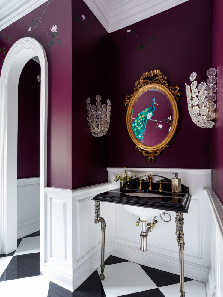 Immagine di un grande bagno di servizio classico con pareti viola e top nero