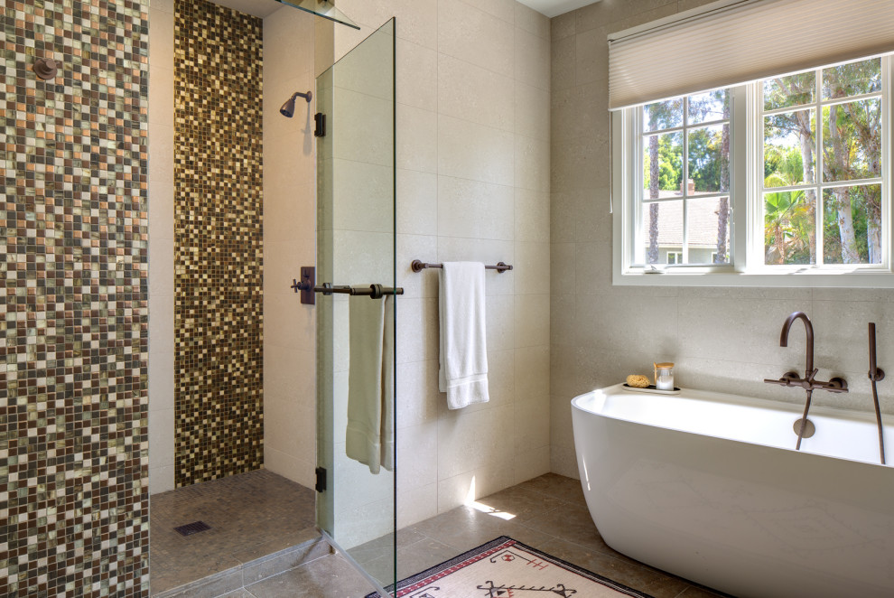 Свежая идея для дизайна: большая главная ванная комната с плоскими фасадами, светлыми деревянными фасадами, отдельно стоящей ванной, душем в нише, биде, желтой плиткой, керамогранитной плиткой, белыми стенами, полом из известняка, столешницей из искусственного камня, серым полом, душем с распашными дверями, серой столешницей, сиденьем для душа, тумбой под две раковины и подвесной тумбой - отличное фото интерьера