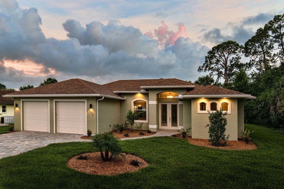 Transitional home design photo in Miami