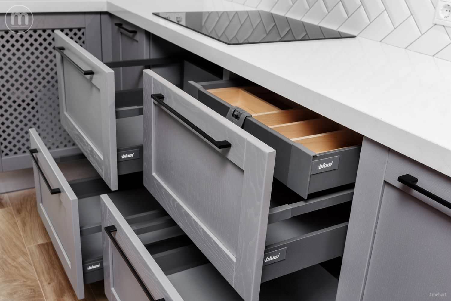 Серая кухня