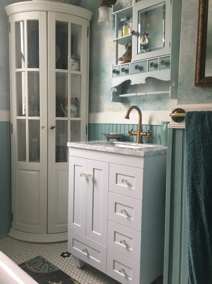 Inspiration for a small traditional 3/4 bathroom in Denver with shaker cabinets, white cabinets, a claw-foot tub, a curbless shower, green walls, porcelain floors, an undermount sink, marble benchtops, white floor, white benchtops, a single vanity, a freestanding vanity and wallpaper.