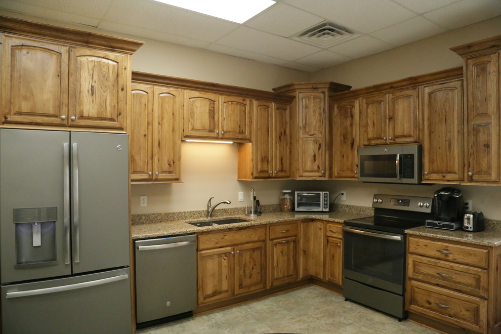 Home design - rustic home design idea in Cedar Rapids