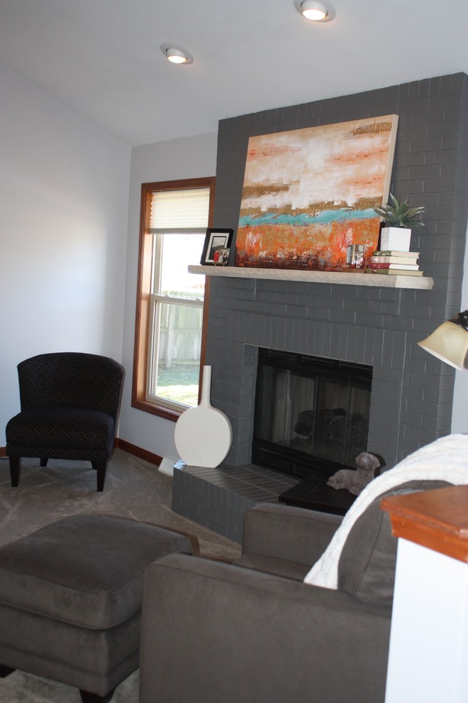 Transitional home design photo in Chicago