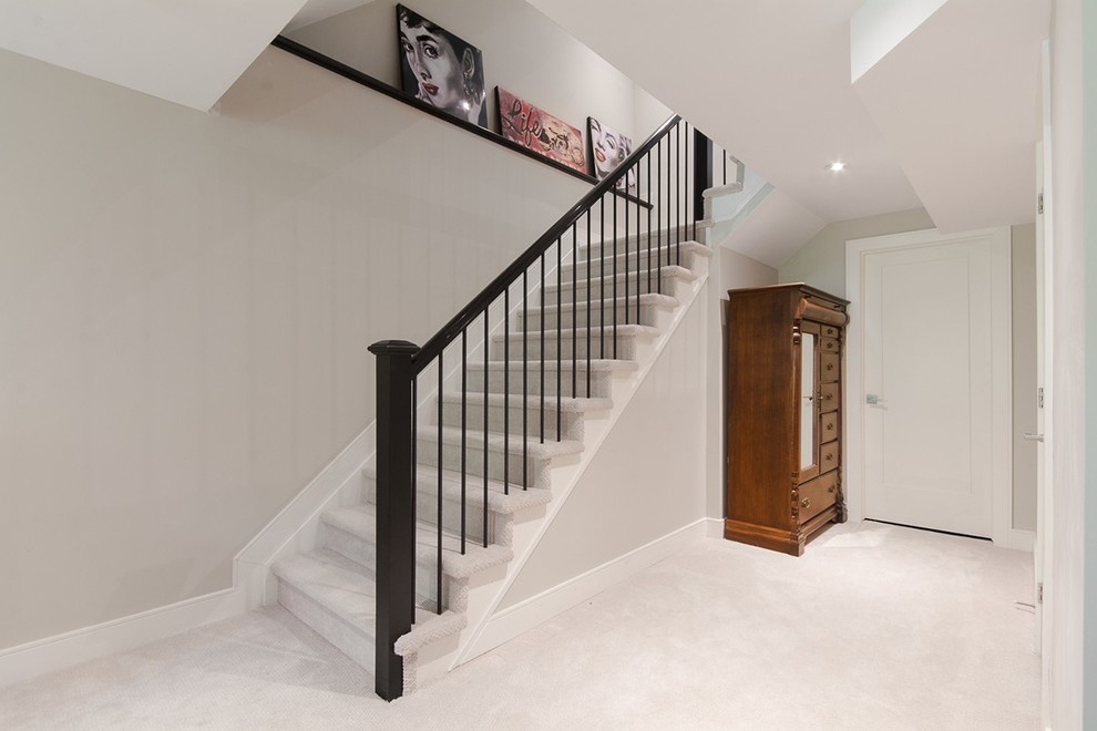 Example of a transitional home design design in Ottawa
