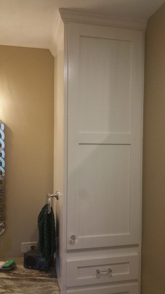 Mid-sized transitional master gray tile and porcelain tile porcelain tile home design photo in Austin with shaker cabinets, white cabinets, a two-piece toilet, beige walls, an undermount sink and granite countertops