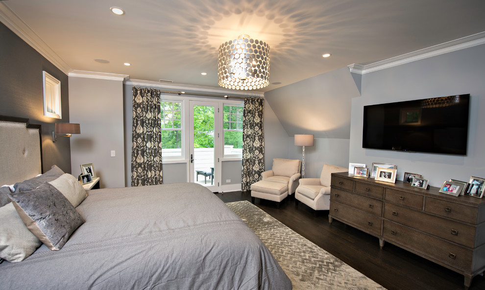Photo of a transitional bedroom in Chicago.