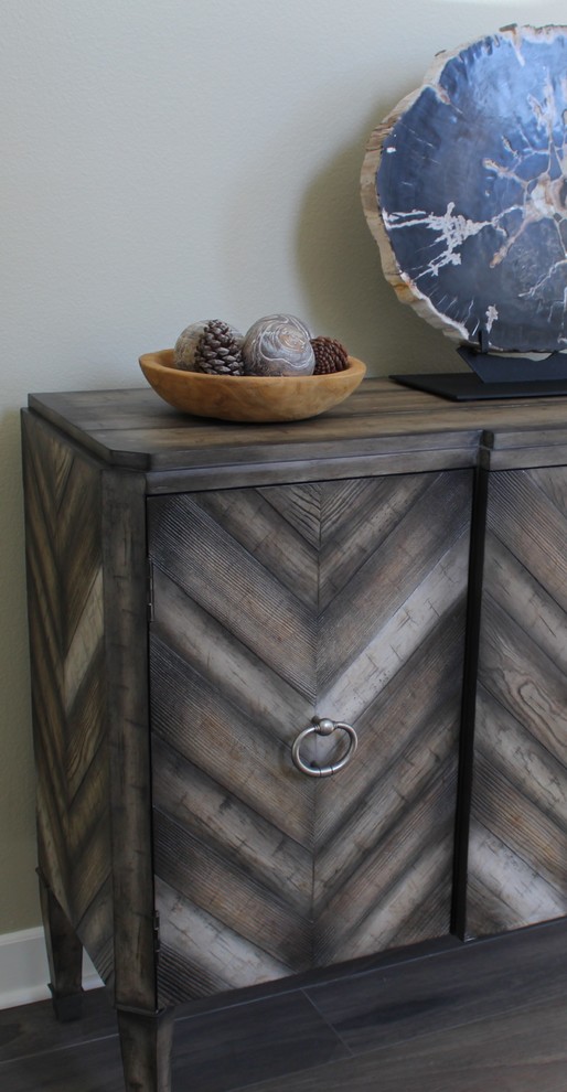 Transitional entryway photo in Los Angeles