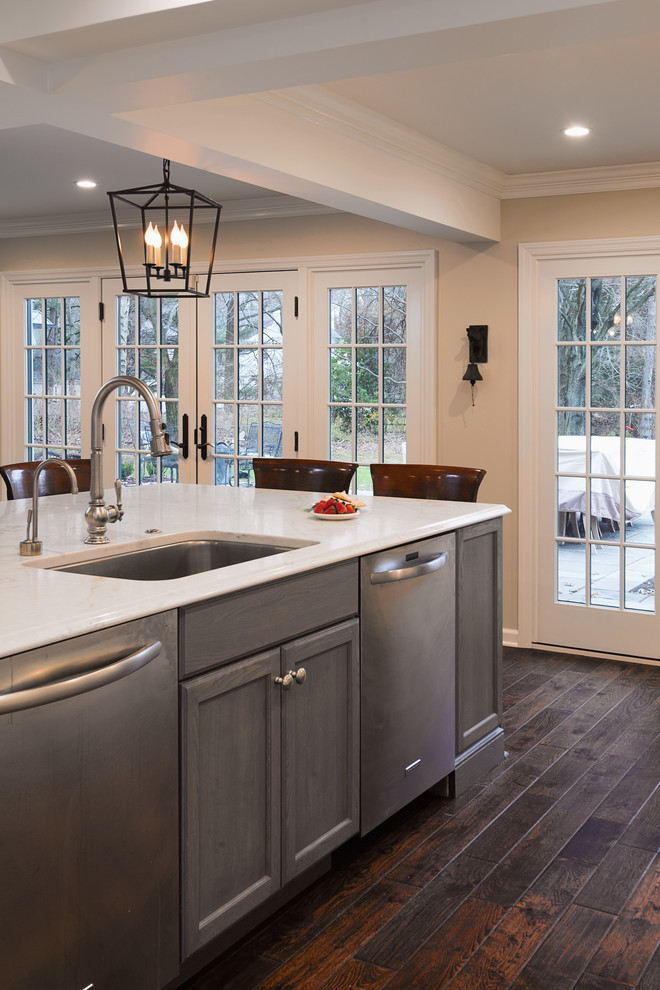 Home design - huge transitional home design idea