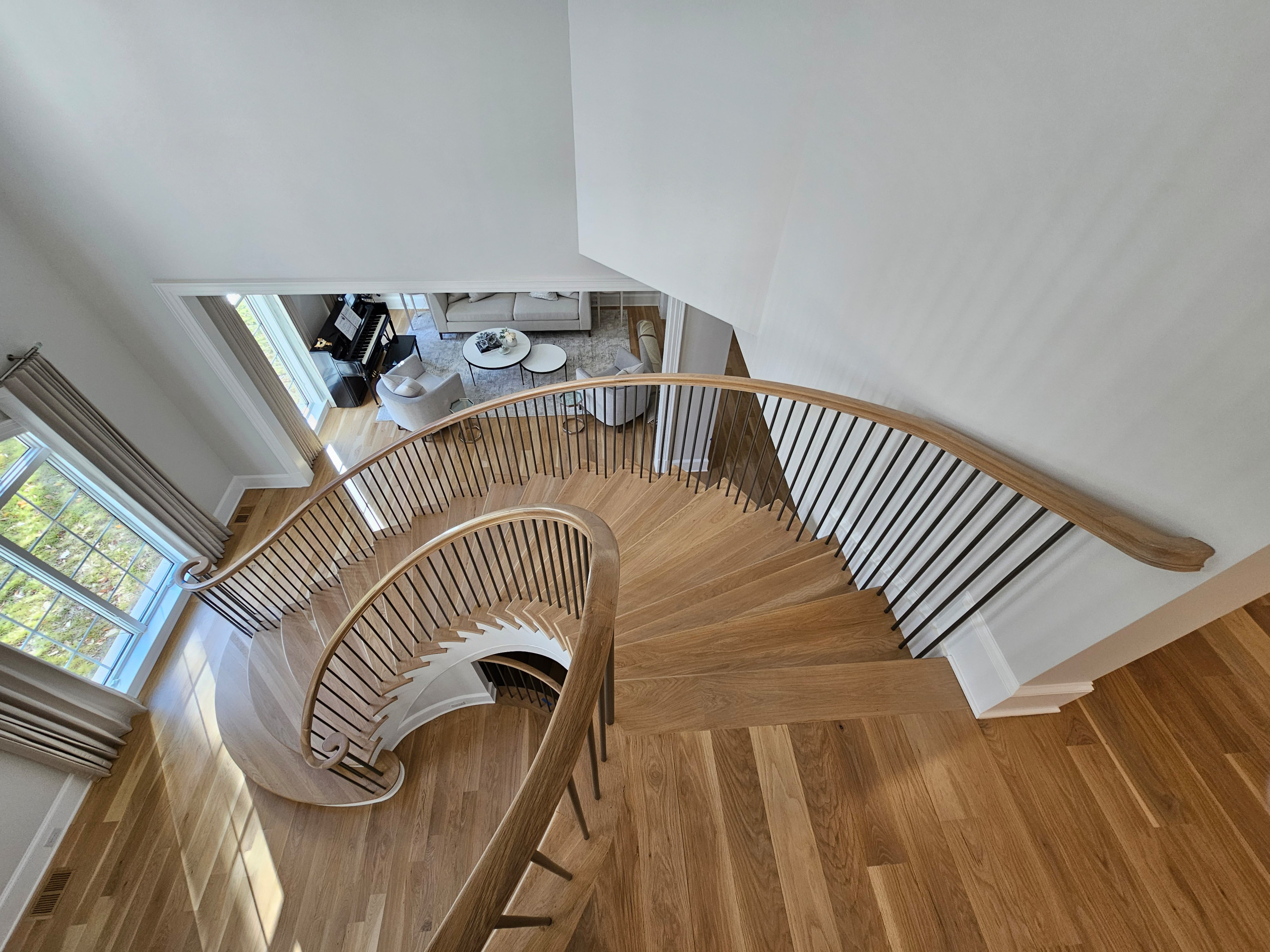 116_Elegant & Eye-catching Curved Staircase, Leesburg VA 20175