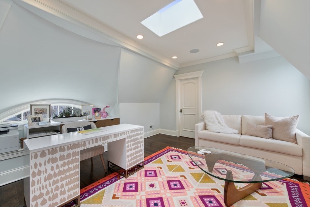 Transitional home design photo in Chicago