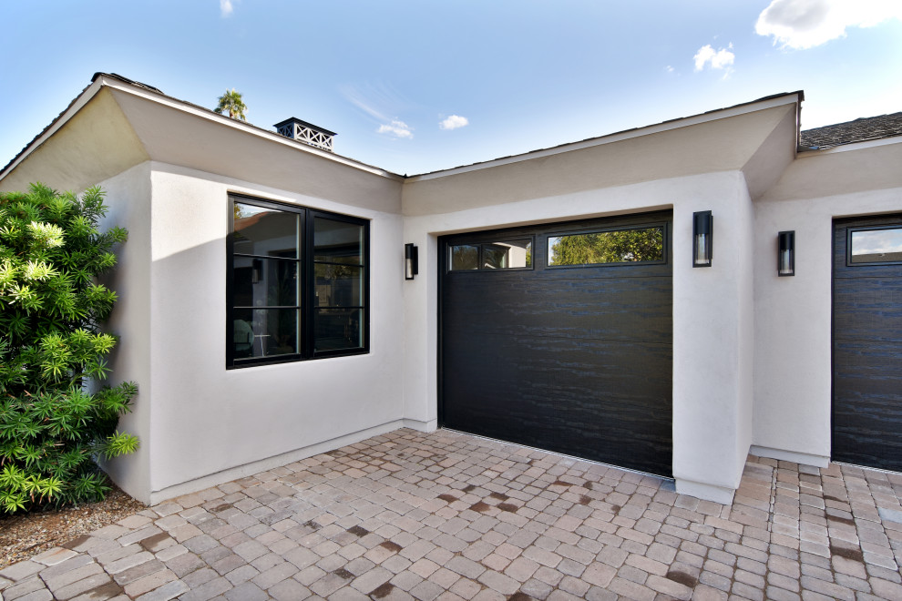 Inspiration for a transitional home design remodel in Phoenix