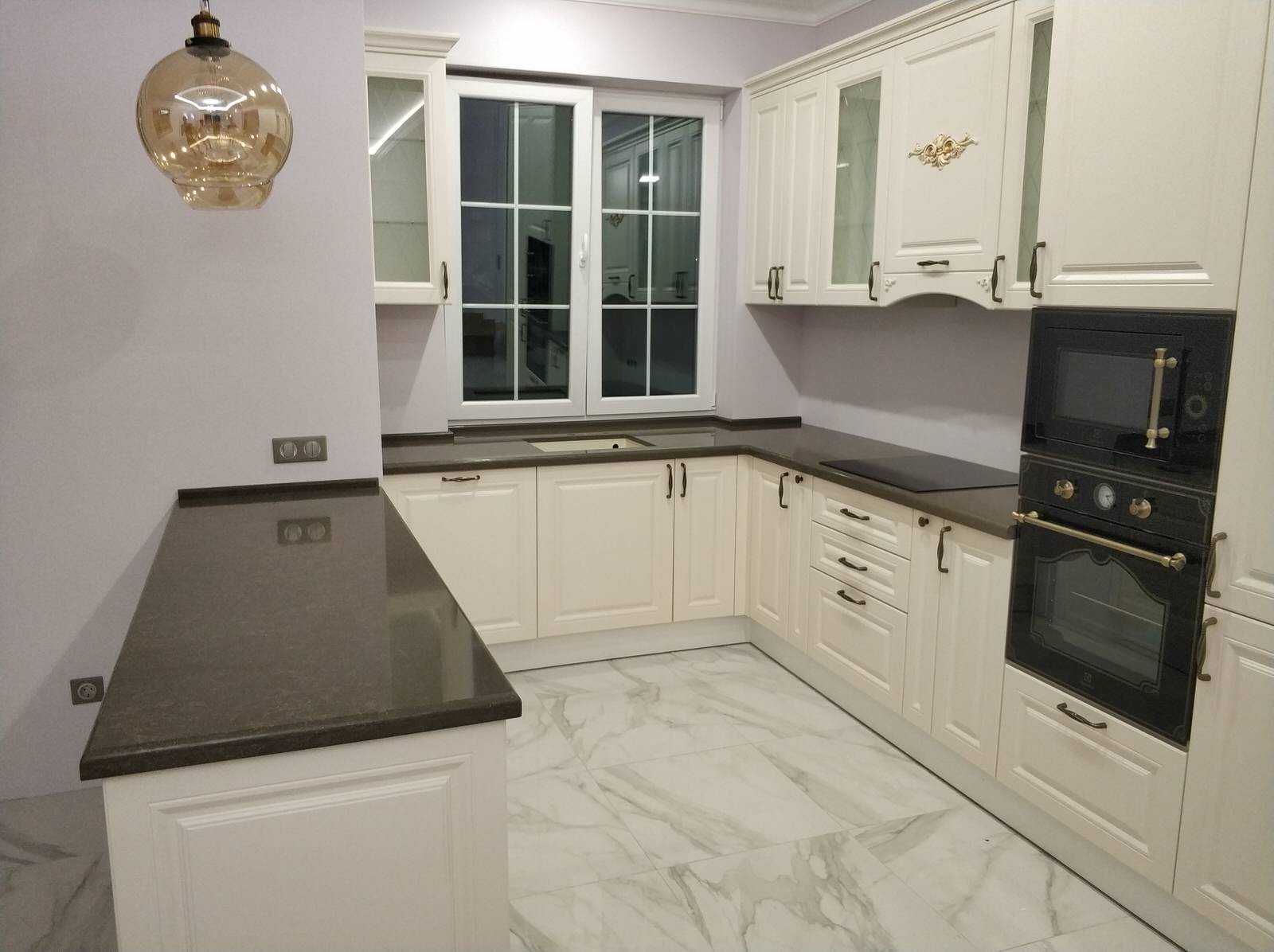 Кухонная столешница из кварцевого агломерата