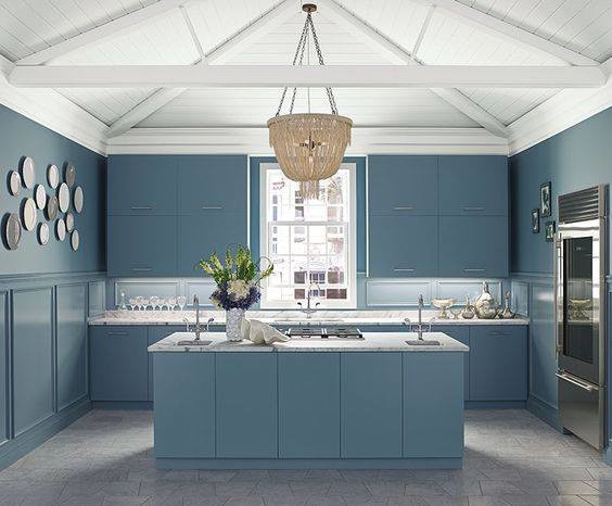 Transitional kitchen photo in Seattle