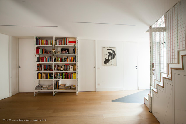 Compattezza e altezza | 70 mq contemporary-trappa
